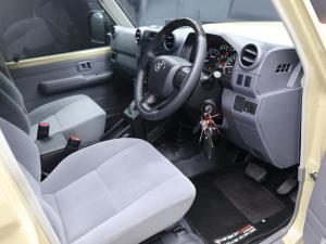 Toyota Land Cruiser 79 2.8GD-6 double cab - Image 9