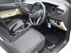 Volkswagen Polo sedan 1.6 manual - Image 9
