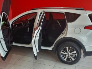 Toyota RAV4 2.0 GX auto - Image 10