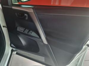 Toyota RAV4 2.0 GX auto - Image 13