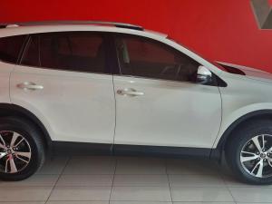 Toyota RAV4 2.0 GX auto - Image 9