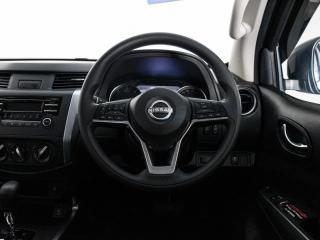 Nissan Navara 2.5DDTi double cab SE Plus auto