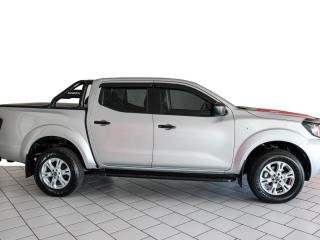 Nissan Navara 2.5DDTi double cab SE Plus auto