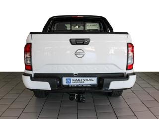 Nissan Navara 2.5DDTi double cab SE Plus auto