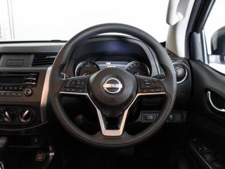 Nissan Navara 2.5DDTi double cab SE Plus auto