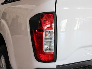 Nissan Navara 2.5DDTi double cab SE Plus auto