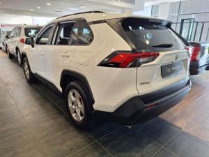 Toyota RAV4 2.0 GX auto - Image 5