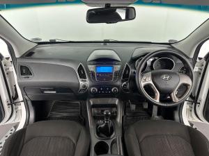 Hyundai iX35 2.0 Premium - Image 12
