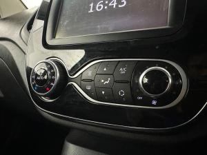 Renault Captur 1.2T Dynamique EDC 5-Door - Image 7
