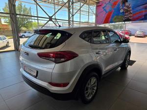 Hyundai Tucson 2.0 Premium automatic - Image 17