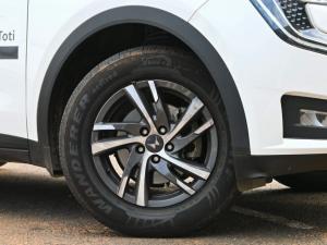 Mahindra XUV700 2.0T AX5 - Image 3