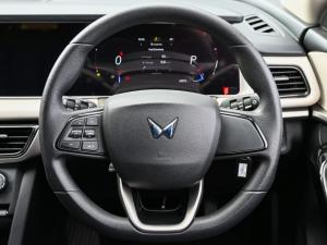 Mahindra XUV700 2.0T AX5 - Image 7