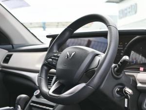 Mahindra XUV700 2.0T AX5 - Image 8