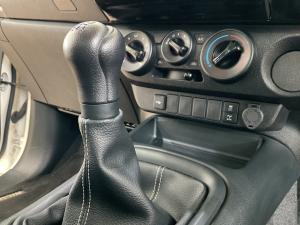 Toyota Hilux 2.4GD-6 Xtra cab Raider manual - Image 13