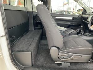 Toyota Hilux 2.4GD-6 Xtra cab Raider manual - Image 16