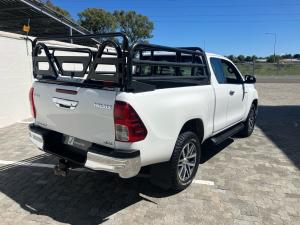 Toyota Hilux 2.8GD-6 Xtra cab 4x4 Legend 50 auto - Image 2