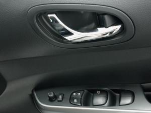 Nissan Navara 2.5DDTi double cab LE Plus 4x4 - Image 15