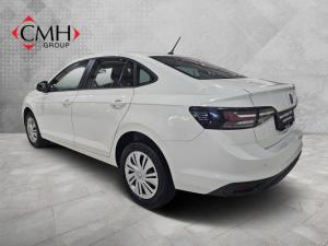 Volkswagen Polo sedan 1.6 manual - Image 4