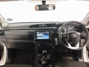 Toyota Hilux 2.4GD-6 double cab Raider manual - Image 11
