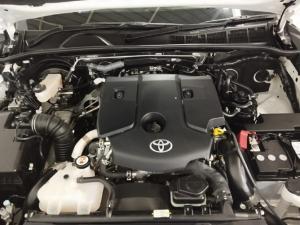 Toyota Hilux 2.4GD-6 double cab Raider manual - Image 16