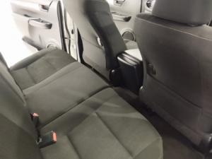 Toyota Hilux 2.4GD-6 double cab Raider manual - Image 9