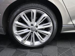 Volkswagen Passat 2.0TSI R-Line - Image 7