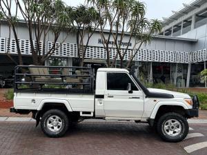 Toyota Land Cruiser 79 4.5D-4D V8 single cab LX - Image 4