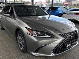 2022 Lexus ES 250 EX