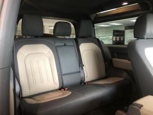 Land Rover Defender 90 D240 X-Dynamic SE - Image 10