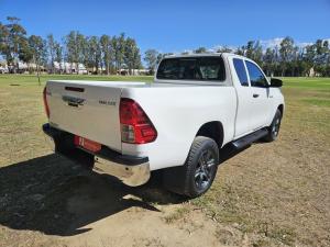 Toyota Hilux 2.4GD-6 Xtra cab Raider manual - Image 2