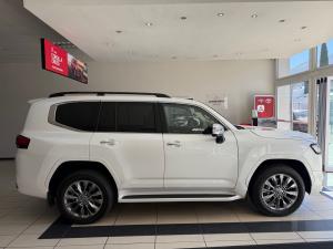 Toyota Land Cruiser 300 3.5T ZX - Image 3