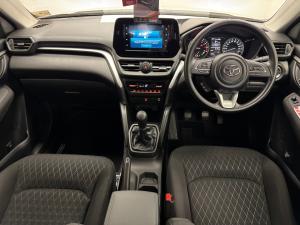 Toyota Urban Cruiser 1.5 XR manual - Image 8