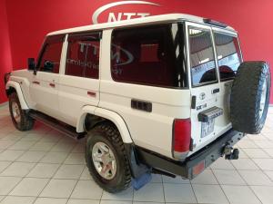 Toyota Landcruiser 76 4.5D V8 S/W - Image 9