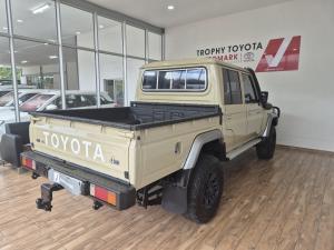 Toyota Land Cruiser 79 4.5D-4D V8 double cab LX - Image 2