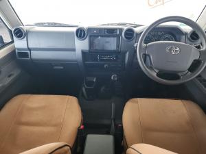 Toyota Land Cruiser 76 4.5D-4D V8 station wagon LX - Image 6