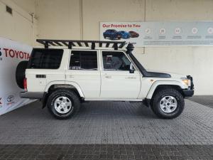 Toyota Land Cruiser 76 4.5D-4D V8 station wagon LX - Image 3