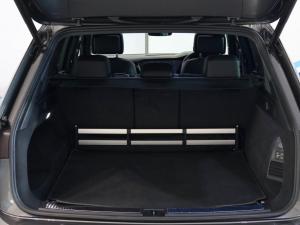 Volkswagen Touareg V6 TDI Executive R-Line - Image 16