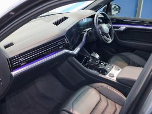 Volkswagen Touareg V6 TDI Executive R-Line - Image 17