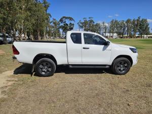 Toyota Hilux 2.4GD-6 Xtra cab Raider manual - Image 4