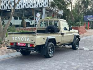 Toyota Land Cruiser 79 2.8GD-6 single cab auto - Image 2