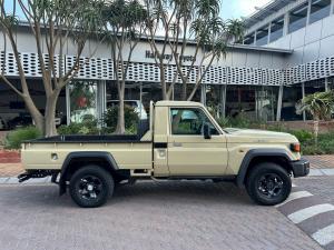Toyota Land Cruiser 79 2.8GD-6 single cab auto - Image 4