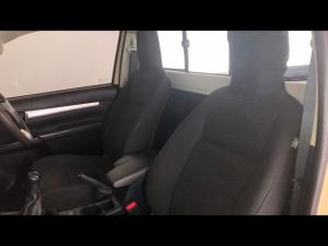 Toyota Hilux 2.4GD-6 single cab Raider manual - Image 9