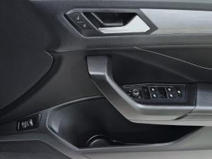 Volkswagen T-ROC 1.4 TSI Design Tiptronic - Image 31