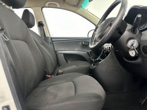 Hyundai i10 1.1 GLS/MOTION - Image 10