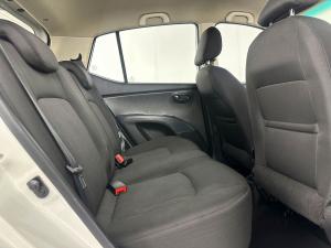 Hyundai i10 1.1 GLS/MOTION - Image 12