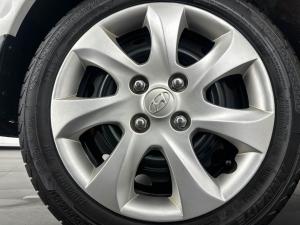 Hyundai i10 1.1 GLS/MOTION - Image 15