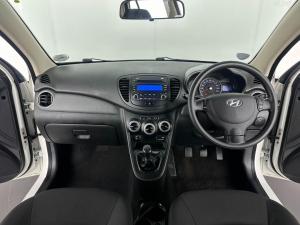 Hyundai i10 1.1 GLS/MOTION - Image 17