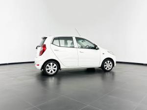 Hyundai i10 1.1 GLS/MOTION - Image 4