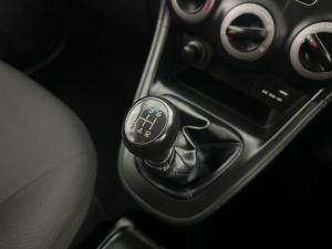 Hyundai i10 1.1 GLS/MOTION - Image 6