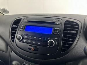Hyundai i10 1.1 GLS/MOTION - Image 9